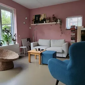 https://lovely-1-bedroom-with-garden-bnb.amsterdamhotelsnl.com