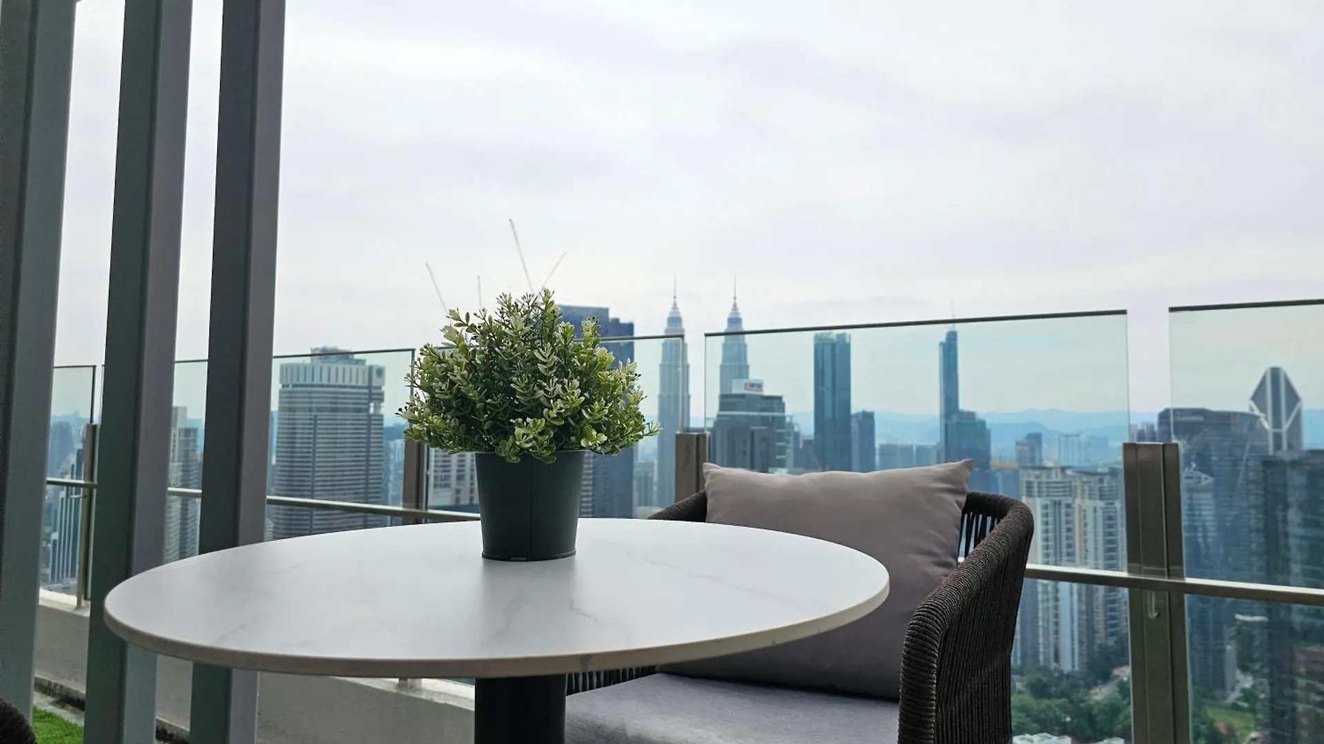 Апартаменты The Agile Suites Bukit Bintang Куала-Лумпур